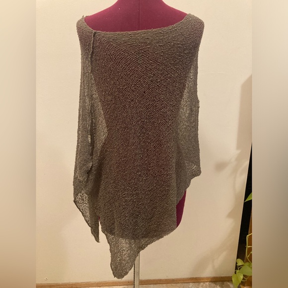 Green asymmetrical cover-up - Picture 2 of 5